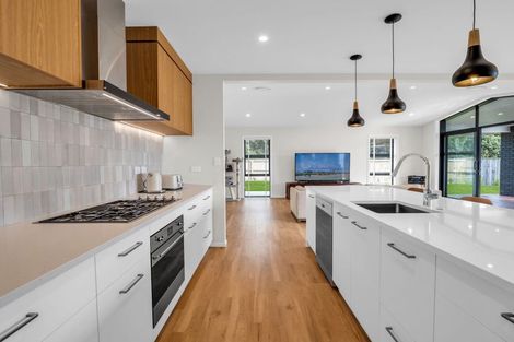 Photo of property in 27 Coutts Way, Fitzherbert, Palmerston North, 4410