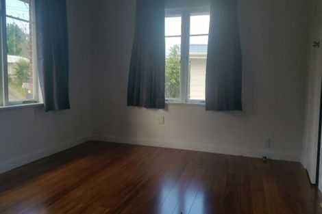 Photo of property in 176 Beach Haven Road, Beach Haven, Auckland, 0626