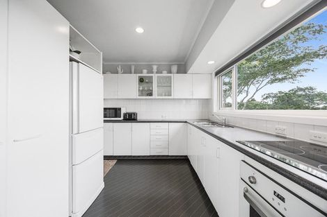 Photo of property in 175 Glenfield Road, Hillcrest, Auckland, 0627