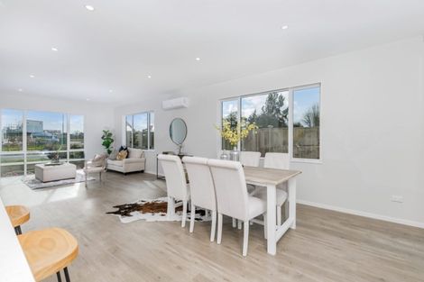 Photo of property in 16 Ropere Street, Kumeu, 0810