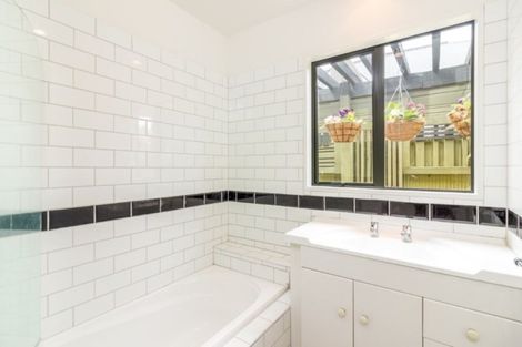 Photo of property in 2/9 Braemar Place, Avonside, Christchurch, 8061