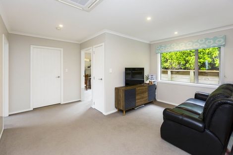 Photo of property in 1 Mckenzie Way, Timberlea, Upper Hutt, 5018