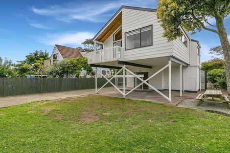 Photo of property in 2/13 Mana Esplanade, Paremata, Porirua, 5026