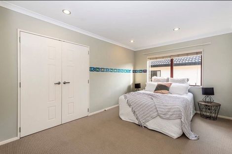 Photo of property in 13 Heidi Crescent, Flat Bush, Auckland, 2016