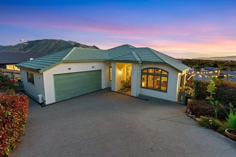 Photo of property in 56 Kakariki Grove, Waikanae, 5036