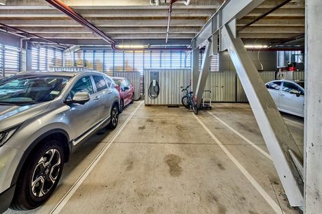 Photo of property in Patent 326 Apartments, 404s/326 Evans Bay Parade, Hataitai, Wellington, 6021