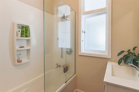 Photo of property in 10 Mahoe Street, Inglewood, 4330