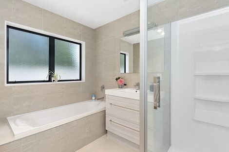 Photo of property in 32 Hastings Place, Hamilton Lake, Hamilton, 3204