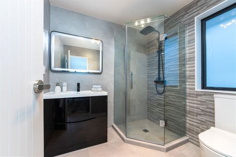 Photo of property in 7a Woodhouse Place, West Harbour, Auckland, 0618