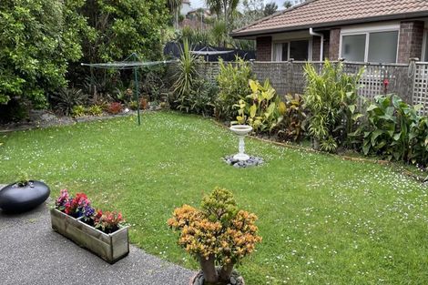 Photo of property in 6a Clearwater Cove, West Harbour, Auckland, 0618