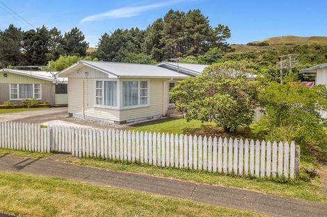 Photo of property in 98 Driver Crescent, Cannons Creek, Porirua, 5024