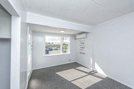 Photo of property in 1 Kupe Place, Castlecliff, Whanganui, 4501