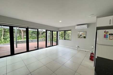 Photo of property in 3/252 East Coast Road, Forrest Hill, Auckland, 0620
