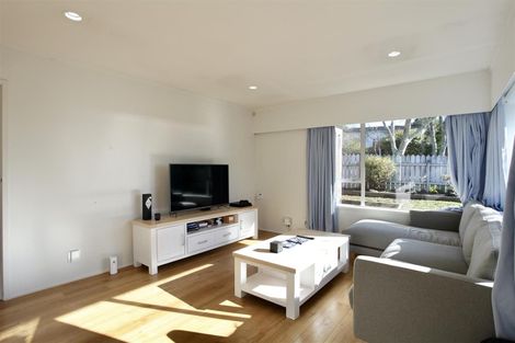Photo of property in 1/48 Mirrabooka Avenue, Botany Downs, Auckland, 2010