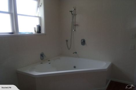 Photo of property in 11 Sandys Parade, Laingholm, Auckland, 0604