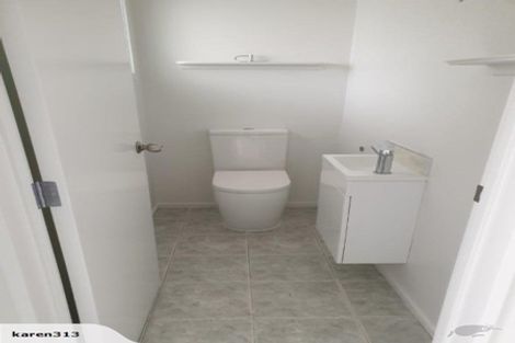 Photo of property in 3/14 Fields Parade, Oteha, Auckland, 0632