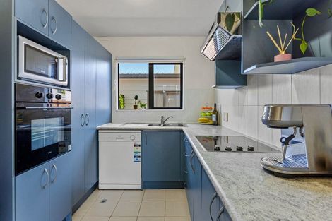 Photo of property in 4/3 Hulme Place, Henderson, Auckland, 0612