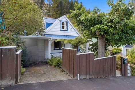 Photo of property in 36 Voelas Road, Lyttelton, 8082