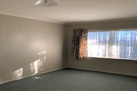 Photo of property in 6 Karaka Crescent, Levin, 5510