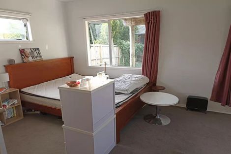 Photo of property in 5 Maui Pomare Street, Blockhouse Bay, Auckland, 0600