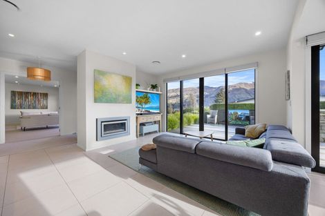 Photo of property in 5 Valley Crescent, Wanaka, 9305