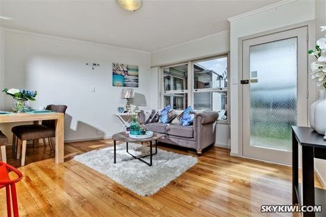 Photo of property in 2/13a Evelyn Place, Hillcrest, Auckland, 0627