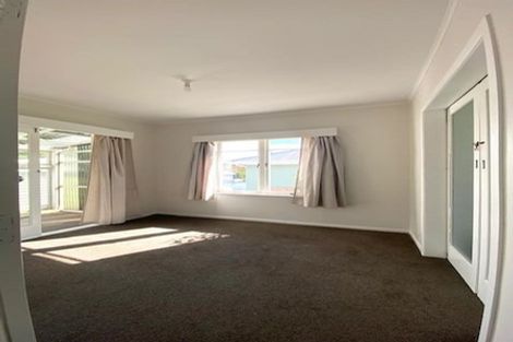Photo of property in 4 Queen Mary Avenue, New Lynn, Auckland, 0600