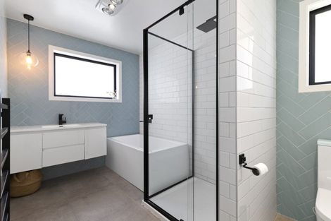 Photo of property in 10 Cottonwood Place, Kawakawa Bay, Papakura, 2585