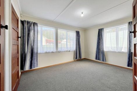 Photo of property in 5 Ingram Street, Naenae, Lower Hutt, 5011