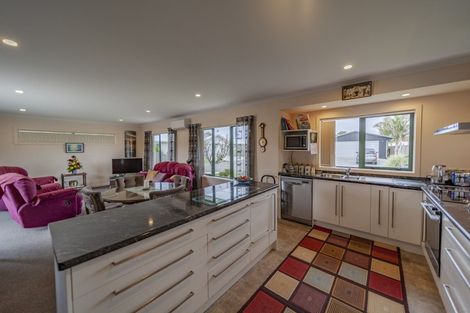 Photo of property in 7 Gregory Grove, Clive, 4102