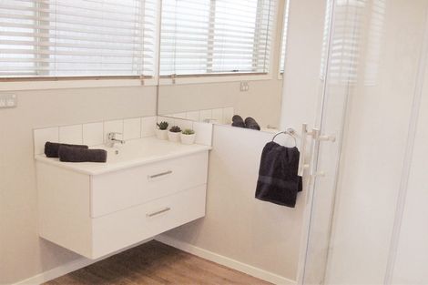 Photo of property in 2/34 Blacklock Avenue, Henderson, Auckland, 0612