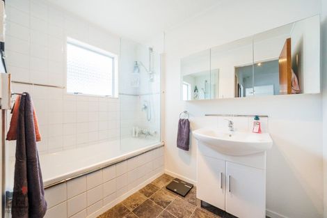 Photo of property in 22 Lyndale Place, Kelvin Grove, Palmerston North, 4414