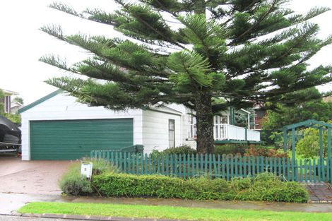 Photo of property in 4 Curacao Place, Half Moon Bay, Auckland, 2012