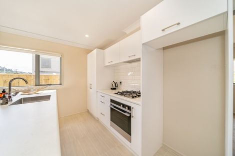 Photo of property in 2 Brindle Way, Newlands, Wellington, 6037