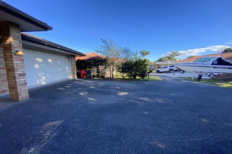 Photo of property in 6e Clearwater Cove, West Harbour, Auckland, 0618