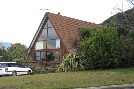 Photo of property in 53 Arawata Terrace, Sunshine Bay, Queenstown, 9300
