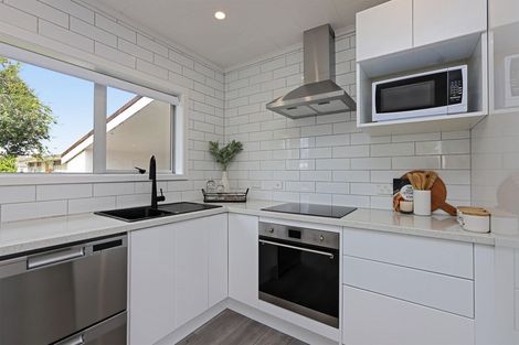 Photo of property in 27 York Avenue, Tamatea, Napier, 4112