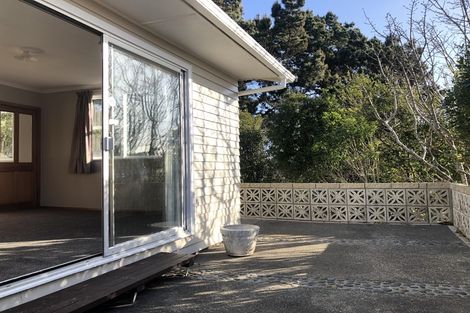 Photo of property in 35 Turville Crescent, Newlands, Wellington, 6037