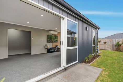 Photo of property in 10 Empire Crescent, Papamoa, 3118
