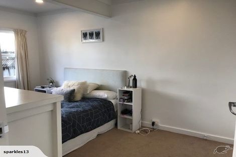 Photo of property in 16 Keldale Place, Forrest Hill, Auckland, 0620