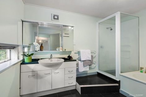 Photo of property in 53 Harbour View Road, Northland, Wellington, 6012