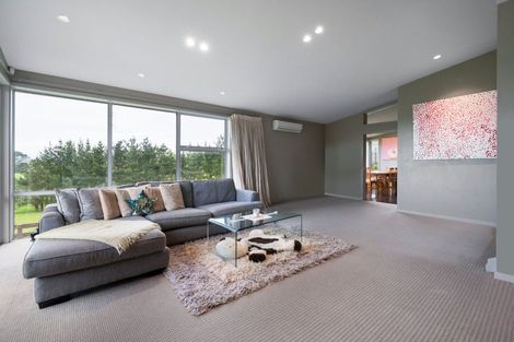 Photo of property in 33 Oram Drive, Turitea, Palmerston North, 4472