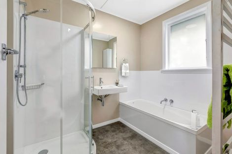 Photo of property in 48 Hereford Street, Cannons Creek, Porirua, 5024