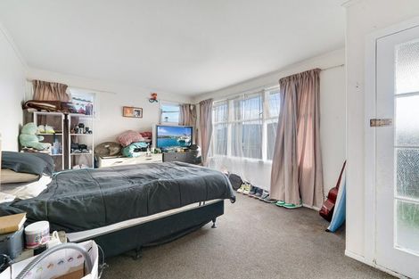 Photo of property in 79 Tidal Road, Mangere, Auckland, 2022