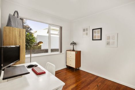 Photo of property in 7/139 Queens Drive, Lyall Bay, Wellington, 6022