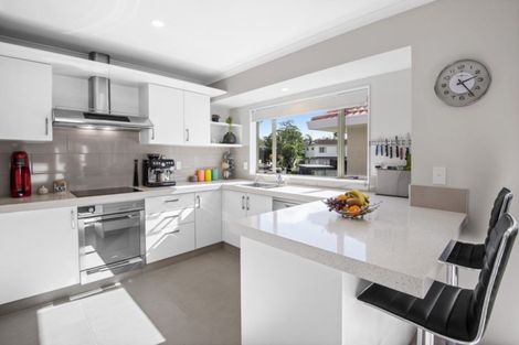 Photo of property in 16 Gillett Place, Botany Downs, Auckland, 2014