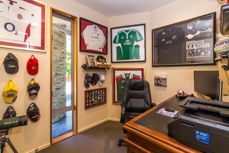 Photo of property in 5 Cameron Drive, Acacia Bay, Taupo, 3385