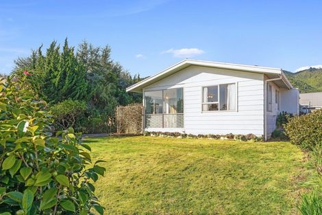 Photo of property in 7 Graham Grove, Waikanae, 5036