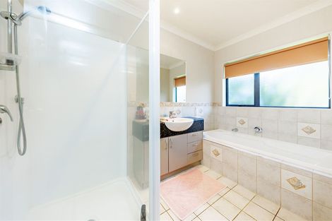 Photo of property in 2 Tanah Merah Drive, Papakura, 2110