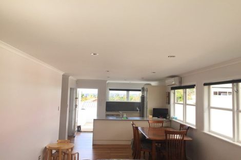 Photo of property in 55a Lynwood Road, New Lynn, Auckland, 0600